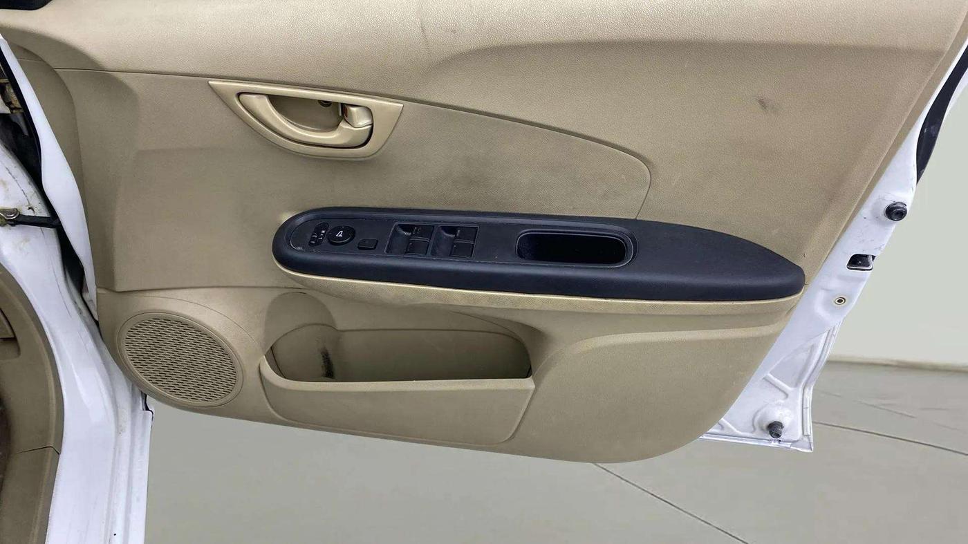 2017 Honda Amaze 1.2L I-VTEC S, Petrol, Manual, 41,064 km, Driver Side Door Panels Control