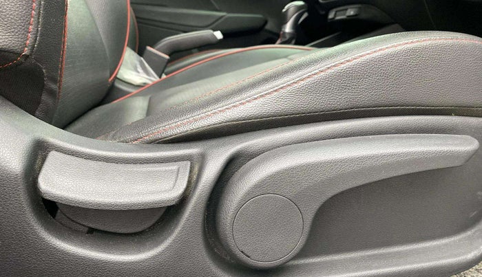 2022 Hyundai Verna SX (O) 1.0 TURBO DCT, Petrol, Automatic, 58,231 km, Driver Side Adjustment Panel