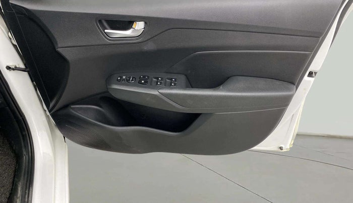 2022 Hyundai Verna SX (O) 1.0 TURBO DCT, Petrol, Automatic, 58,231 km, Driver Side Door Panels Control