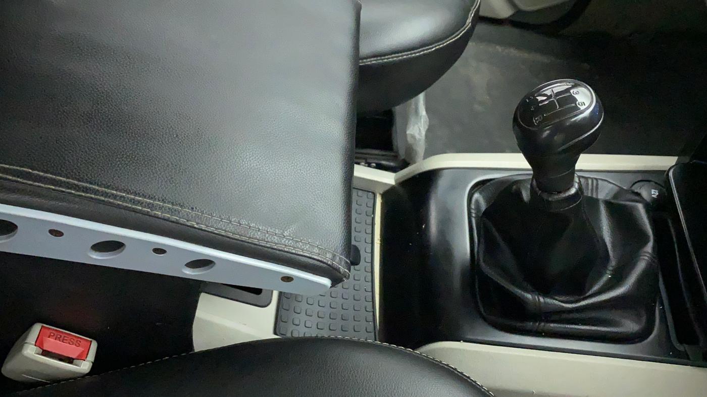 2019 Mahindra Scorpio S5, Diesel, Manual, 74,040 km, Gear Lever