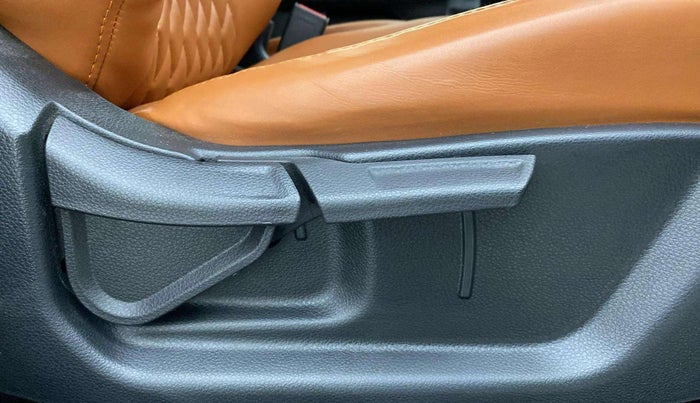 2020 KIA SONET HTK PLUS 1.0 IMT, Petrol, Manual, 13,303 km, Driver Side Adjustment Panel