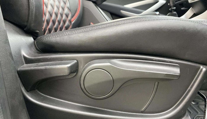 2022 MG HECTOR SHINE 1.5 PETROL TURBO MT, Petrol, Manual, 52,701 km, Driver Side Adjustment Panel