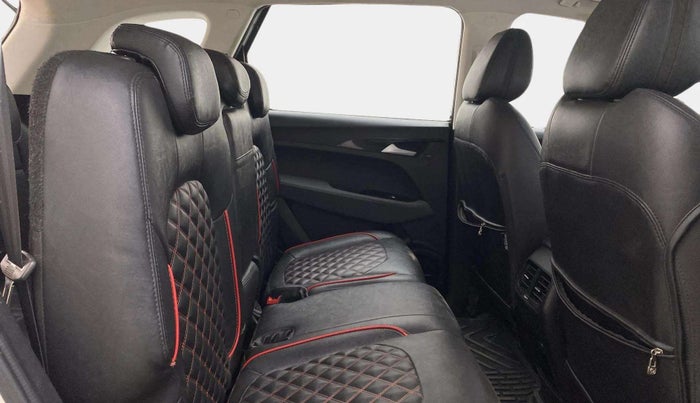 2022 MG HECTOR SHINE 1.5 PETROL TURBO MT, Petrol, Manual, 52,701 km, Right Side Rear Door Cabin
