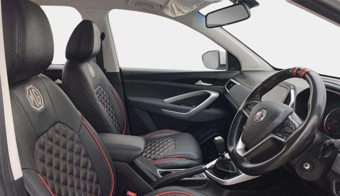 2022 MG HECTOR SHINE 1.5 PETROL TURBO MT, Petrol, Manual, 52,701 km, Right Side Front Door Cabin