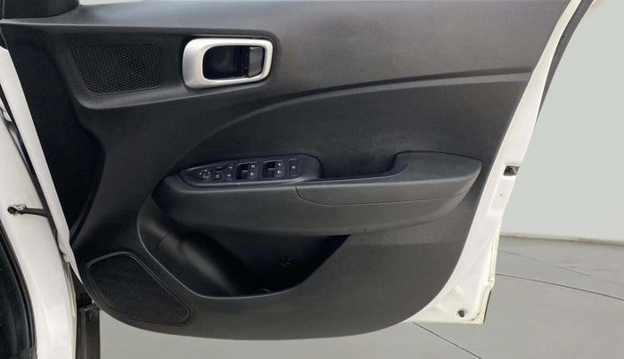 2022 Hyundai VENUE SX PLUS 1.0 TURBO DCT, Petrol, Automatic, 43,142 km, Driver Side Door Panels Control