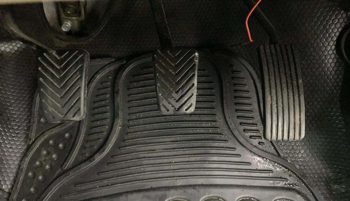 2018 Hyundai Eon ERA +, Petrol, Manual, 49,013 km, Pedals