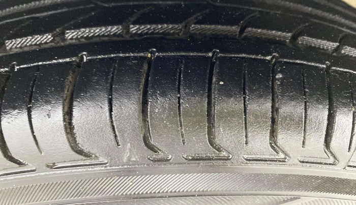 2018 Hyundai Eon ERA +, Petrol, Manual, 49,013 km, Right Front Tyre Tread