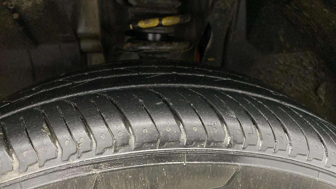 2023 Nissan MAGNITE XV MT, Petrol, Manual, 34,521 km, Left Front Tyre Tread