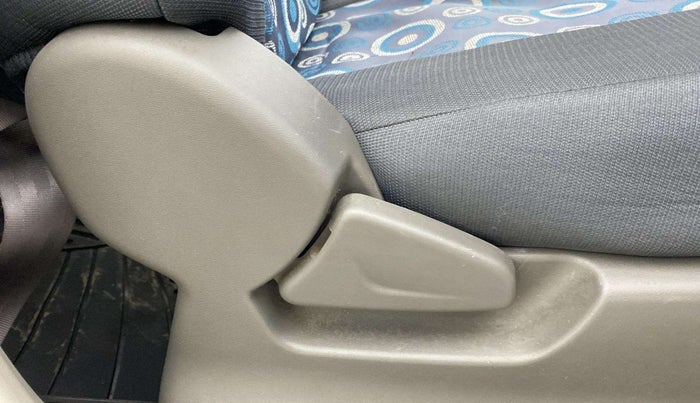 2016 Datsun Redi Go T (O), Petrol, Manual, 1,07,762 km, Driver Side Adjustment Panel