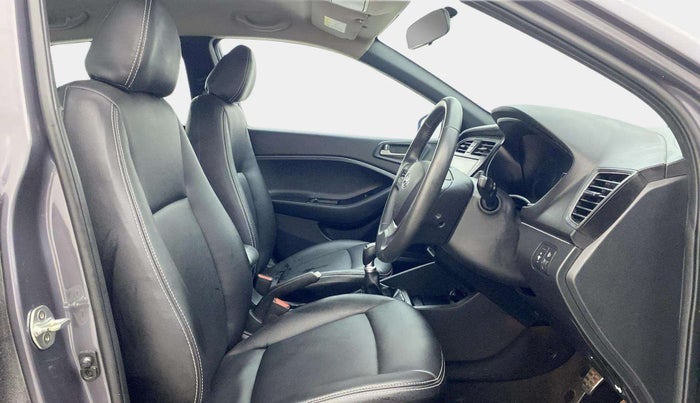2017 Hyundai Elite i20 ASTA 1.2 (O), Petrol, Manual, 33,095 km, Right Side Front Door Cabin