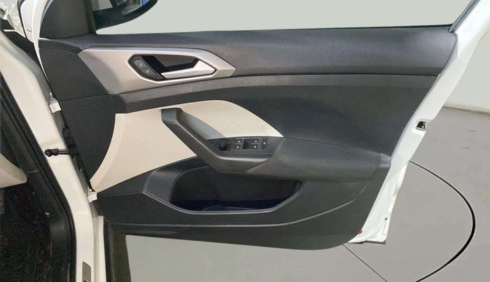 2025 Volkswagen TAIGUN HIGHLINE 1.0 TSI AT, Petrol, Automatic, 1,689 km, Driver Side Door Panels Control