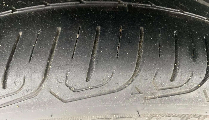 2016 Volkswagen Polo HIGHLINE1.2L, Petrol, Manual, 96,114 km, Right Rear Tyre Tread