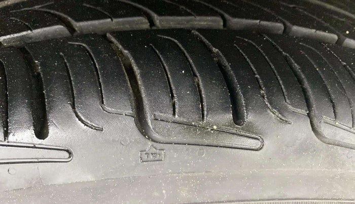 2016 Volkswagen Polo HIGHLINE1.2L, Petrol, Manual, 96,114 km, Right Front Tyre Tread