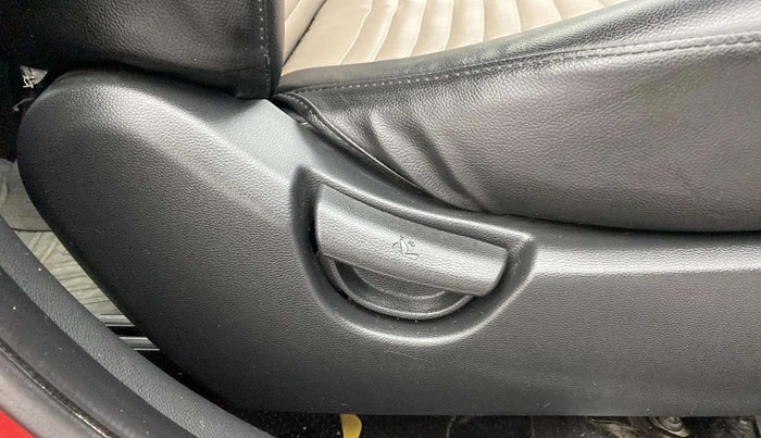 2018 Hyundai Grand i10 SPORTZ 1.2 KAPPA VTVT, Petrol, Manual, 22,757 km, Driver Side Adjustment Panel