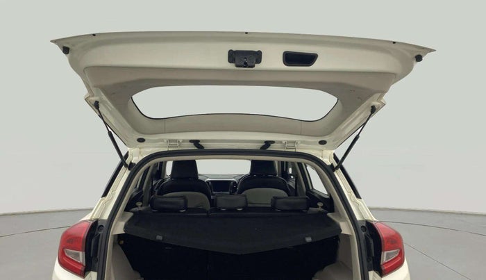 2021 Mahindra XUV300 W8 (O) 1.2 PETROL AMT, Petrol, Automatic, 43,721 km, Boot Door Open