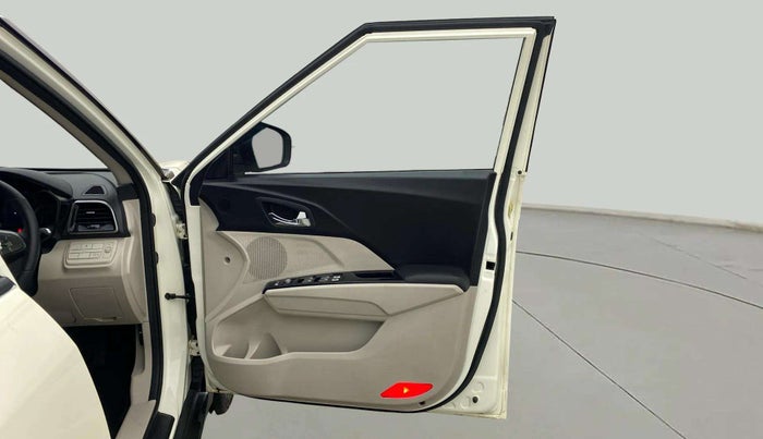 2021 Mahindra XUV300 W8 (O) 1.2 PETROL AMT, Petrol, Automatic, 43,721 km, RHS Front Door