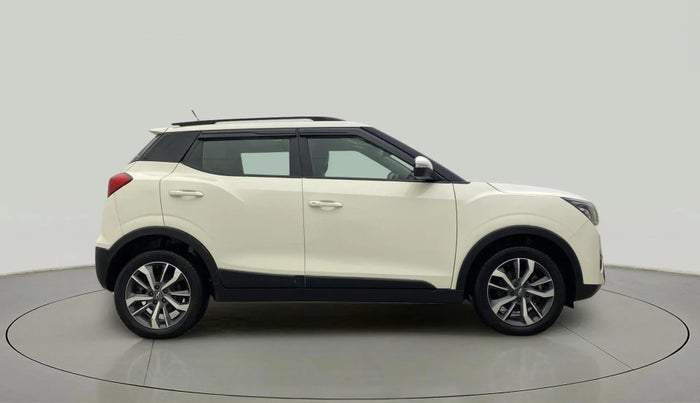 2021 Mahindra XUV300 W8 (O) 1.2 PETROL AMT, Petrol, Automatic, 43,721 km, Right Side View