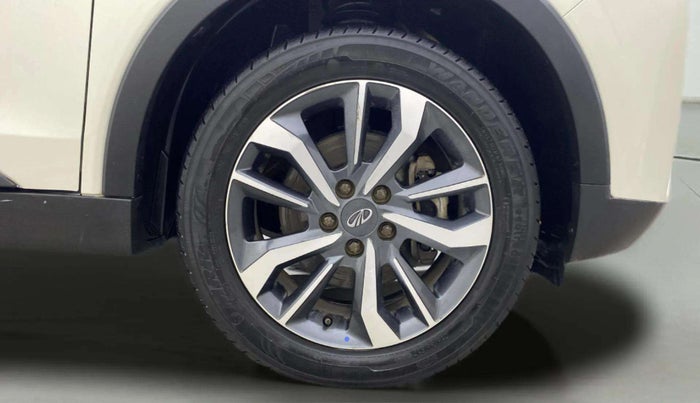 2021 Mahindra XUV300 W8 (O) 1.2 PETROL AMT, Petrol, Automatic, 43,721 km, Right Front Wheel