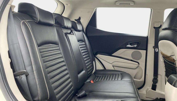 2021 Mahindra XUV300 W8 (O) 1.2 PETROL AMT, Petrol, Automatic, 43,721 km, Right Side Rear Door Cabin