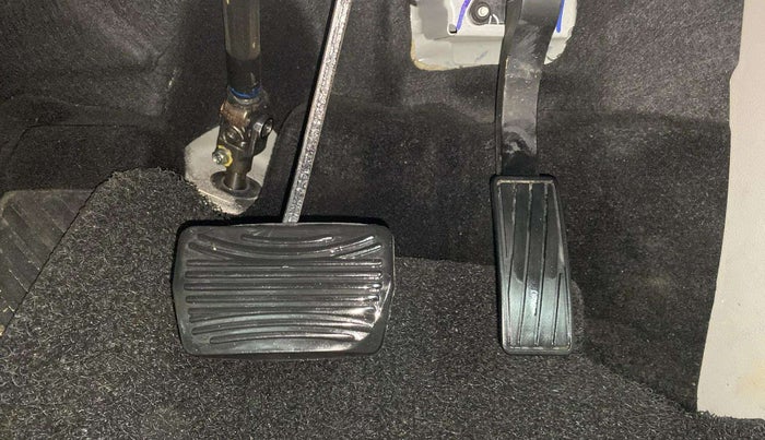 2021 Mahindra XUV300 W8 (O) 1.2 PETROL AMT, Petrol, Automatic, 43,721 km, Pedals