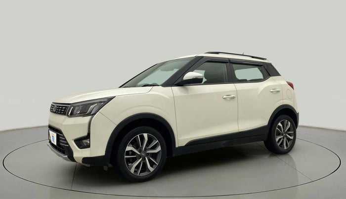 2021 Mahindra XUV300 W8 (O) 1.2 PETROL AMT, Petrol, Automatic, 43,721 km, Left Front Diagonal
