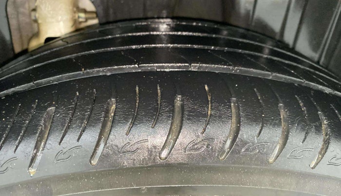 2021 Mahindra XUV300 W8 (O) 1.2 PETROL AMT, Petrol, Automatic, 43,721 km, Left Rear Tyre Tread