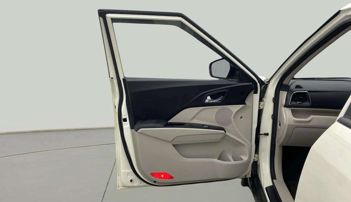 2021 Mahindra XUV300 W8 (O) 1.2 PETROL AMT, Petrol, Automatic, 43,721 km, LHS Front Door