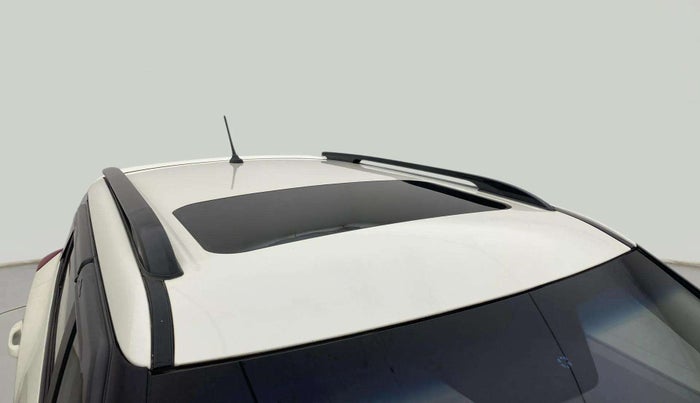 2021 Mahindra XUV300 W8 (O) 1.2 PETROL AMT, Petrol, Automatic, 43,721 km, Roof