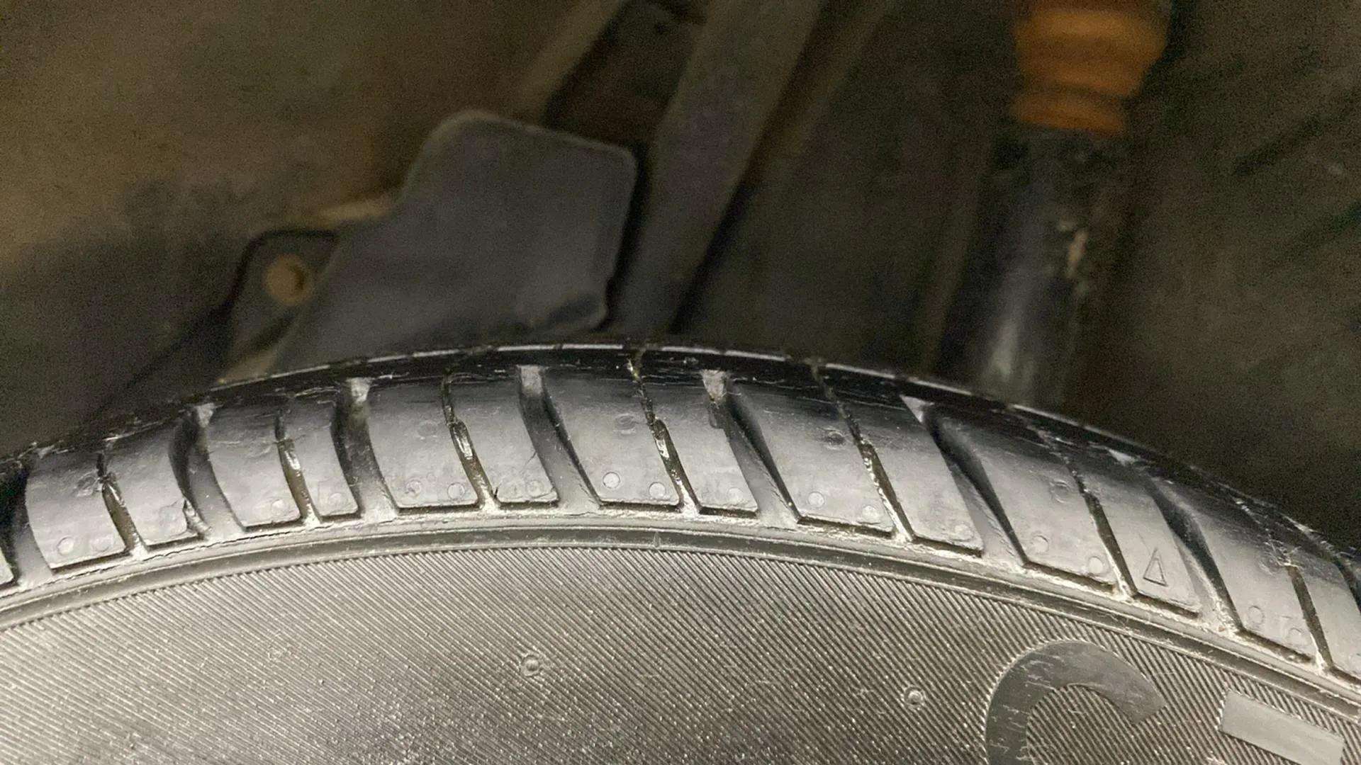 RHS-Rear-Tyre-Tread-19