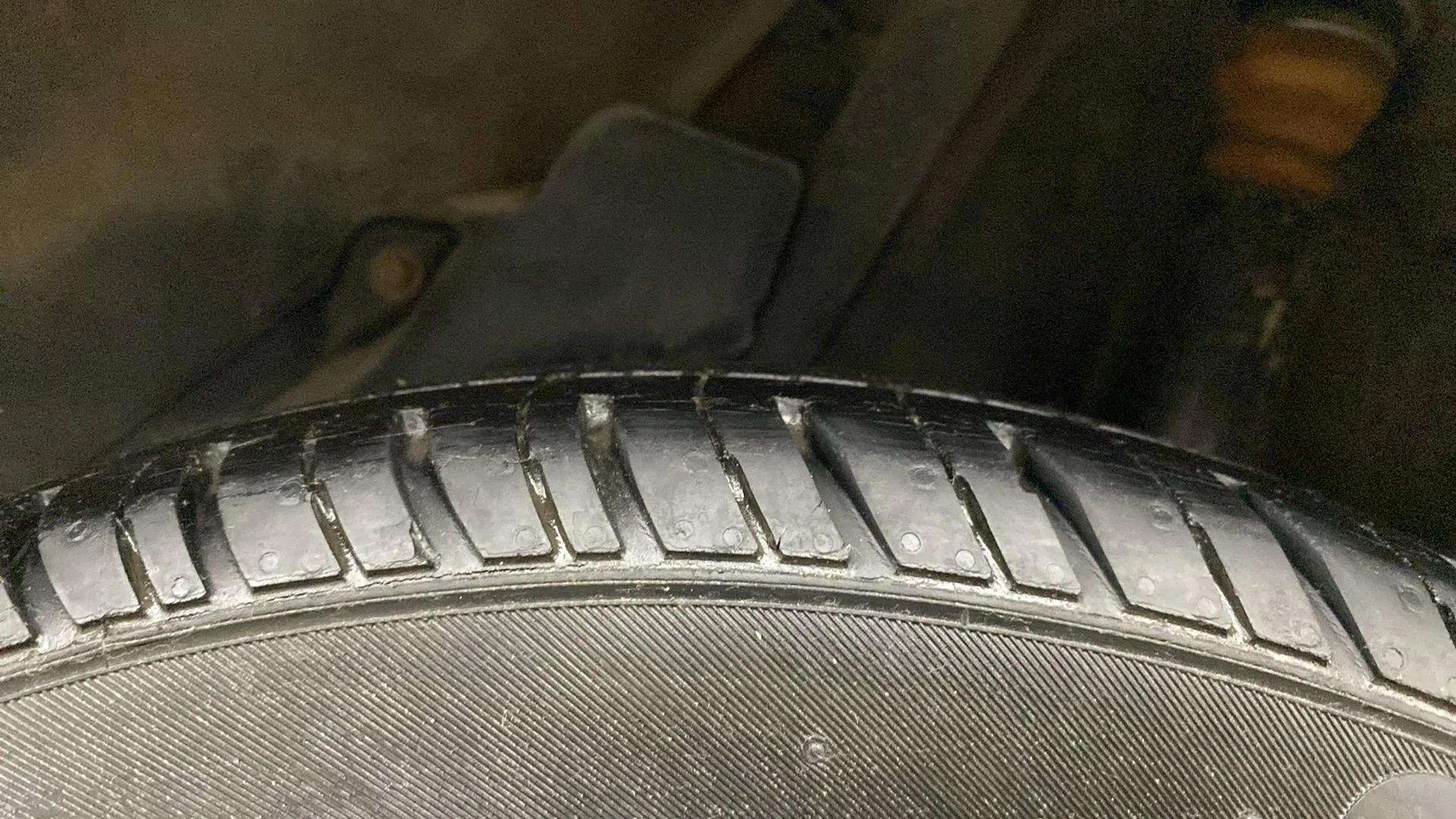RHS-Front-Tyre-Tread-18