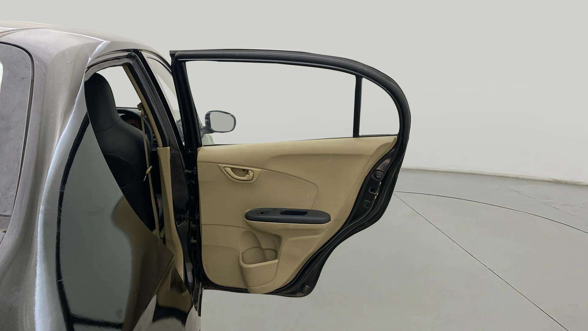 RHS-Rear-Door-Open-33