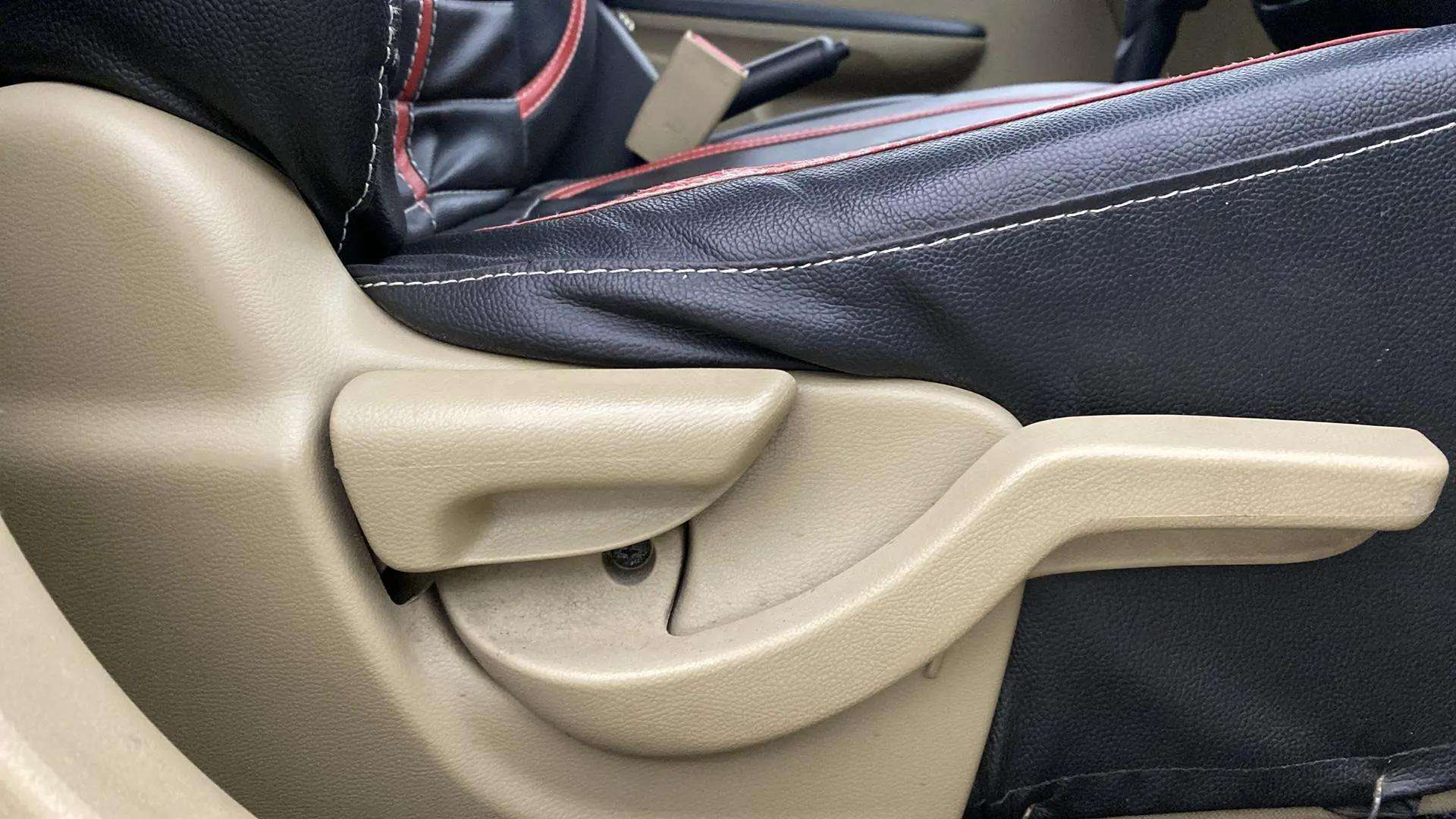 Driver-side-adjustment-panel-40