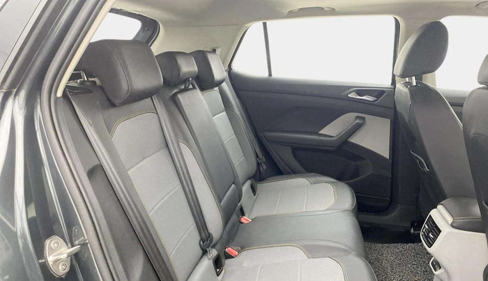 2023 Skoda KUSHAQ STYLE 1.5L TSI DSG (6 AIRBAGS), Petrol, Automatic, 46,245 km, Right Side Rear Door Cabin