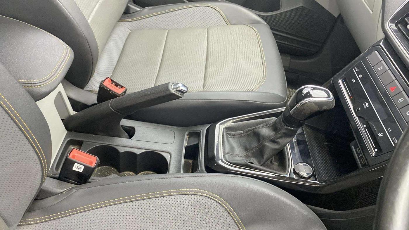 2023 Skoda KUSHAQ STYLE 1.5L TSI DSG (6 AIRBAGS), Petrol, Automatic, 46,245 km, Gear Lever