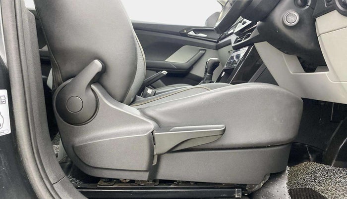 2023 Skoda KUSHAQ STYLE 1.5L TSI DSG (6 AIRBAGS), Petrol, Automatic, 46,245 km, Driver Side Adjustment Panel