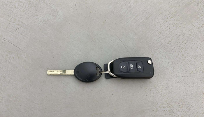 2021 Tata ALTROZ XE PETROL, Petrol, Manual, 45,488 km, Key Close Up