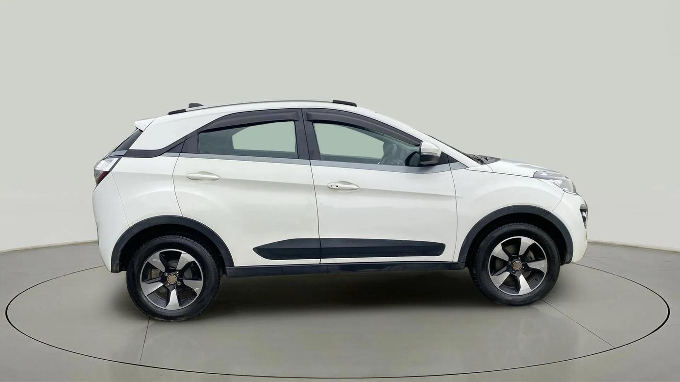 2018 Tata NEXON XZ PLUS DIESEL, Diesel, Manual, 1,17,133 km, Right Side View