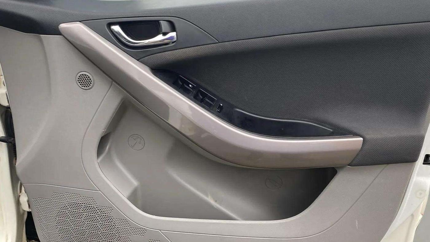 2018 Tata NEXON XZ PLUS DIESEL, Diesel, Manual, 1,17,133 km, Driver Side Door Panels Control