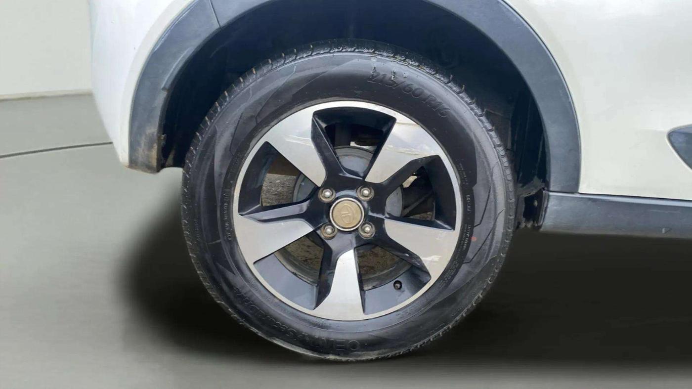2018 Tata NEXON XZ PLUS DIESEL, Diesel, Manual, 1,17,133 km, Right Rear Wheel