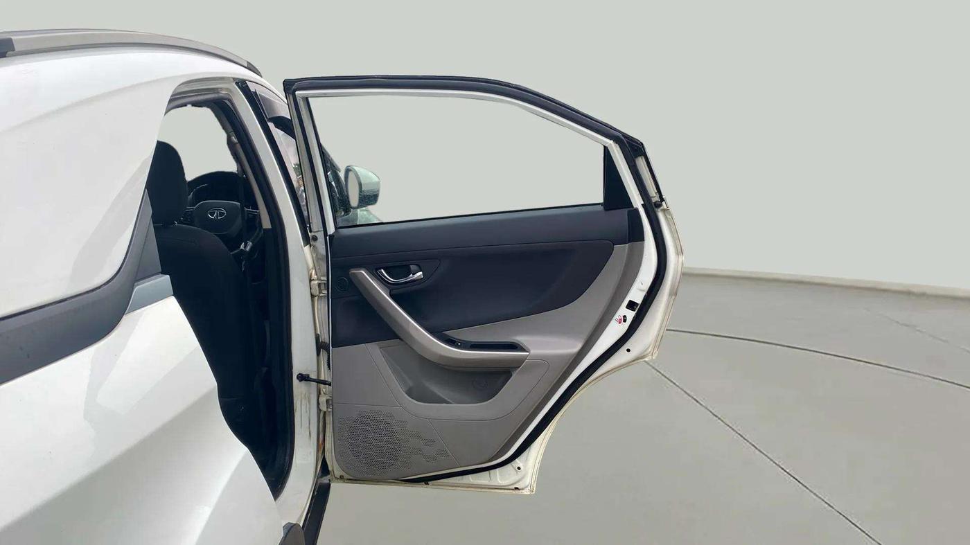 2018 Tata NEXON XZ PLUS DIESEL, Diesel, Manual, 1,17,133 km, RHS Rear Door