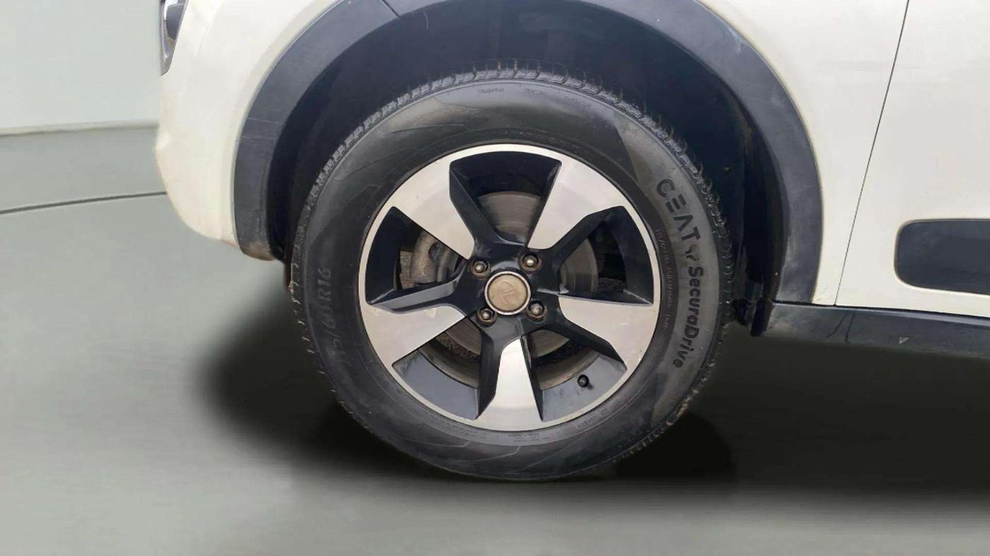 2018 Tata NEXON XZ PLUS DIESEL, Diesel, Manual, 1,17,133 km, Left Front Wheel