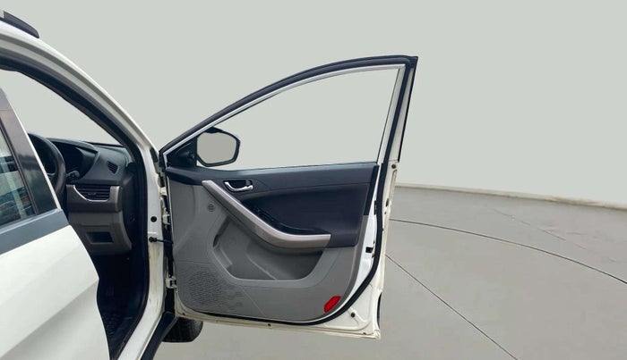 2018 Tata NEXON XZ PLUS DIESEL, Diesel, Manual, 1,17,023 km, RHS Front Door