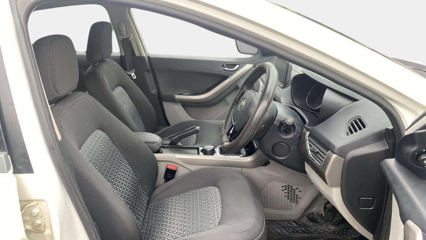 2018 Tata NEXON XZ PLUS DIESEL, Diesel, Manual, 1,17,133 km, Right Side Front Door Cabin