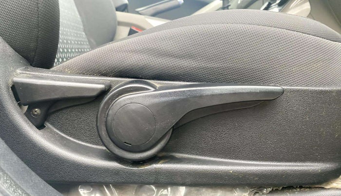 2018 Tata NEXON XZ PLUS DIESEL, Diesel, Manual, 1,17,023 km, Driver Side Adjustment Panel