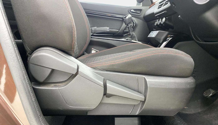 2022 Renault Kiger RXZ MT, Petrol, Manual, 27,727 km, Driver Side Adjustment Panel
