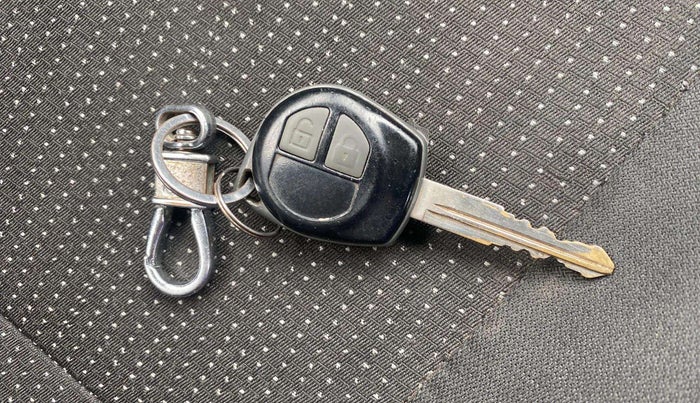 2015 Maruti Swift LDI, Diesel, Manual, 91,254 km, Key Close Up