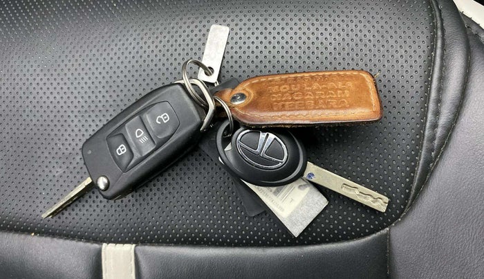 2024 Tata NEXON SMART+ 1.2 PETROL, Petrol, Manual, 22,292 km, Key Close Up