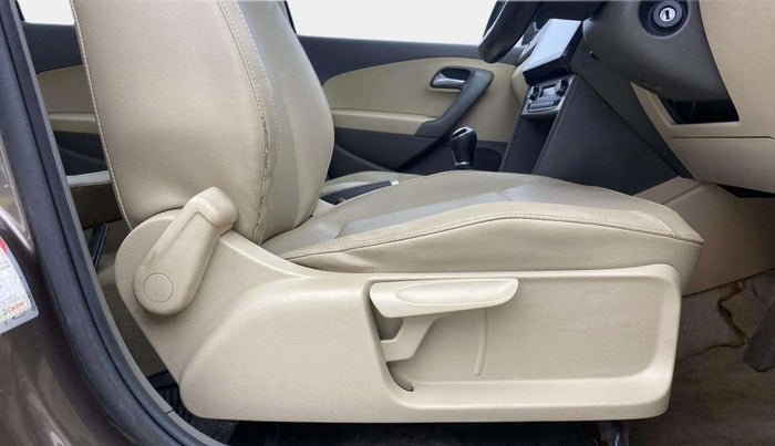 2015 Volkswagen Vento HIGHLINE 1.6 MPI, Petrol, Manual, 56,275 km, Driver Side Adjustment Panel