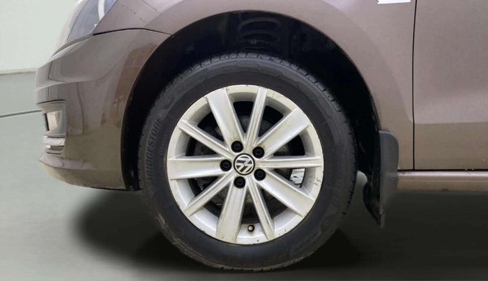 2015 Volkswagen Vento HIGHLINE 1.6 MPI, Petrol, Manual, 56,275 km, Left Front Wheel