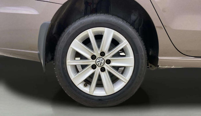 2015 Volkswagen Vento HIGHLINE 1.6 MPI, Petrol, Manual, 56,275 km, Right Rear Wheel